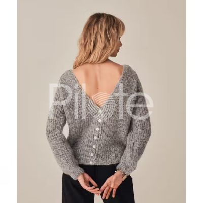 Výstrih na chrbte? Je to len na Vás ako budete nosiť tento sveter z hlbokým výstrihom do V.