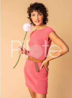 Šaty pletené zhora nadol z priadze PUR COTON. Táto technika umožňuje začať šaty pri golieri a prispôsobiť dĺžku rukávov aj samotných šiat vašej veľkosti. Veľmi ženské šaty ktoré sa dajú nosiť ako na každý deň, tak aj na príležitosť. Šik alebo ležérne, je to len na vás!