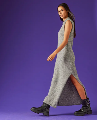 Dlhé pletené šaty s rozparkom z hebkej priadze Pingo SALSA, farba ARGENT - sivá.