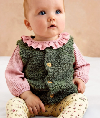 Ľahká na pletenie, pohodlná na nosenie. Detská vesta z priadze Phil Douce.