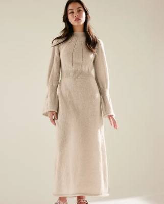 Dlhé pletené šaty. Model z časopisu Pingo N° 11.