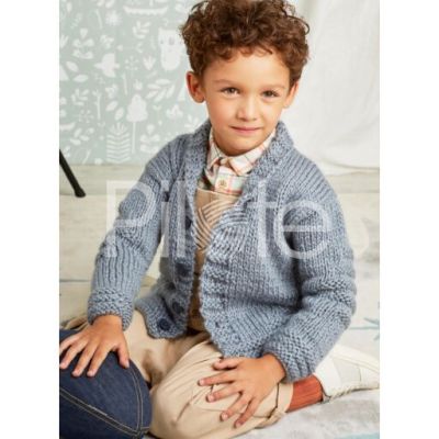 Chlapčenský pletený kardigan s plastickým vzorom z vlny ALASKA 100 od francúzskeho výrobcu Bergere de France. Vlnu aj návod na pletenie kúpite v našom e-shope.