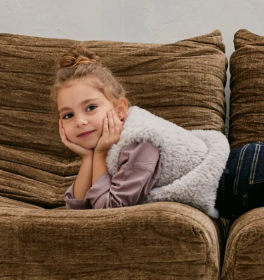 Pletená kožušinová vesta z priadze Phil INUIT, farba Perle - sivá.