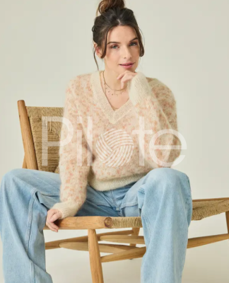 Dámsky pulóver s leopardím vzorom. Model je upletený z vlny Phil LEO, farba Naturel.