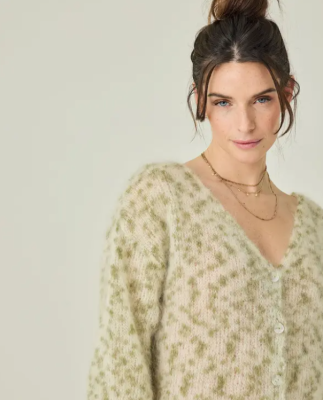 Dámsky sveter s v-výstrihom so samovzorovacej priadze Phil LEO.