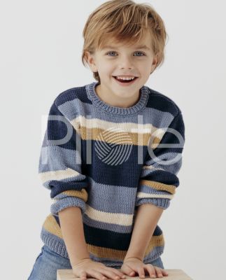 Chlapčenský páskovaný pulóver z priadze Phil ECOCOTON. Návod na pletenie a priadze nájdte v našom e-shope.