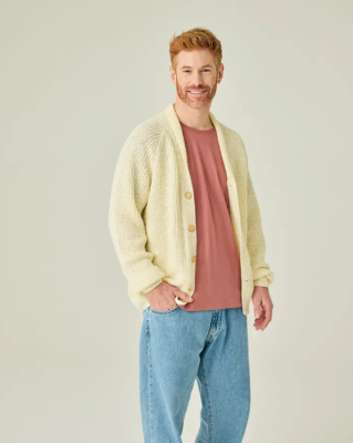 Pánsky sveter so šálovým límcom a raglánovými rukávmi upletený z jahňacej vlny Phil LAMBSWOOL, farba ECRU.