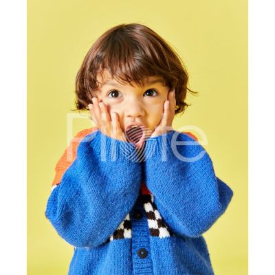 Chlapčenská bunda s kapuňou a šachovnicovým vzorom pre malých šampiónov. Bunda je upletená z vlny Pingo FIRST. Návod na pletenie a vlnu kúpite v našom e-shope.