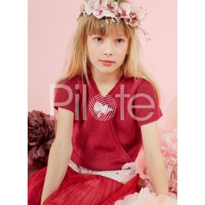 Dievčenský zavinovací sveter ozdobený mušelínovými stužkami farby Magenta z časopisu Bergere de France 42.