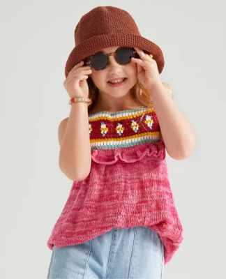 Bohémsky štýl! Tielko s háčkovaný sedlom. Spodná časť je upletená Phill NATURE farba Grenadine. Na háčkované sedlo použite tenkú bavlnu Pingo COCO.