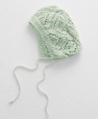 Pletená čiapočka s ažúrovým vzorom z prírodnej priadze phil RUSTIQUE, farba Amande - svetlo zelená.