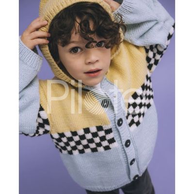 Chlapčenská bunda s kapuňou a šachovnicovým vzorom pre malých šampiónov. Bunda je upletená z vlny Pingo FIRST.