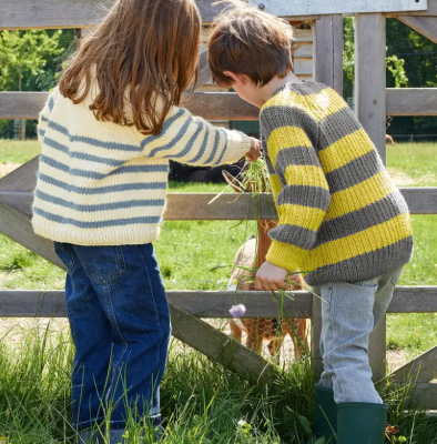 Chlapčenský pulóver v námorníckom štýle vo farbe Acier a Absinthe z jemnej priadze Phil Partner 3,5.