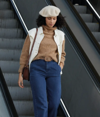 Dámsky rolák s nazbieranými rukávmi upletený z efektnej priadze Phil COSY, farba Naturel.