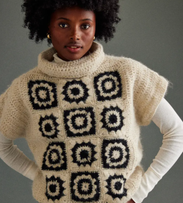 Sveter s krátkym rukávom na ktorom sa striedajú rôzne štvorce z priadze Phil BIJOU.