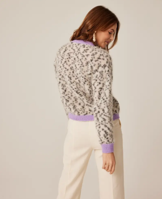 Efektný dámsky pulóver s leopardím vzorom. Na pletenie použite mohérovú priadzu Phil Leo, farbu Dalmatien.
