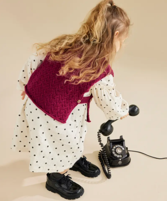 Pohodlná vesta pre malé modelky.