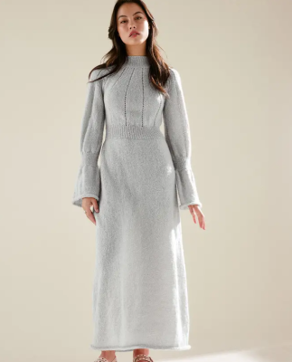 Dlhé pletené šaty. Model z časopisu Pingo N°11.