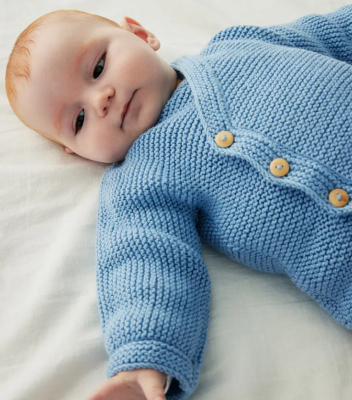 Dojčenský svetrík a papučky z nadýchanej bavlnenej priadze Phil LOVE COTTON, farba Jeans.