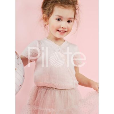 Detský zavinovací svetrík so saténovými mašličkami na zapínaní v jemne ružovej farbe Barbapapa. Model je z časopisu Bergere de France 42.