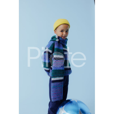 Chlapčenský páskovaný pulóver a šál upletený z priadzí PINGOUIN.