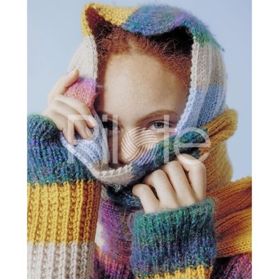 Farebný maxi šál upletený z priadzí Pingo Tourbillon a Pingo First.