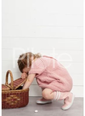 Krásne a pohodlné šatočky farby Rosee, upletené z priadze MAGIC+.