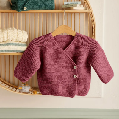 Dojčenský zavinovací svetrík zo špeciálnej detskej priadze Phil SUPER BABY, farba Orchidee - bordová.