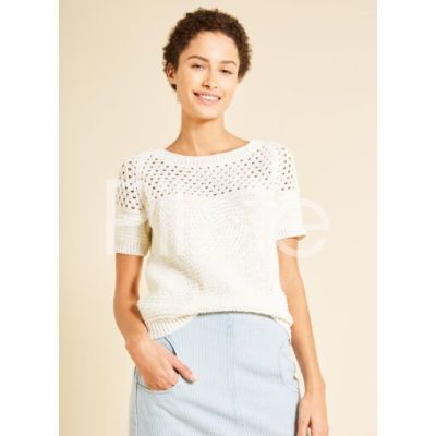 Pletený pulóver s reliéfnym vzorom a perfektne tvarovanými prieramkami. Model  a návod na pletenie nájdete v časopise Bergere de France 36.