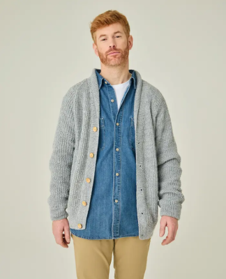 Pánsky sveter so šálovým límcom a raglánovými rukávmi upletený z jahňacej vlny Phil LAMBSWOOL, farba FLANELLE.