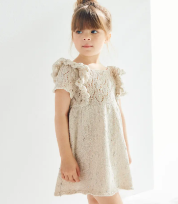 Dievčenské šaty s volánikmi. Model z časopisu Phildar 256.