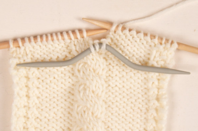 Použitie pomocnej ihlice na osmičkový vzor.