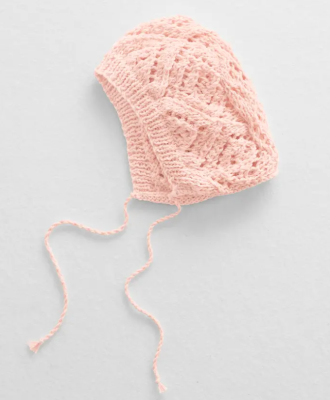 Pletená čiapočka s ažúrovým vzorom z prírodnej priadze phil RUSTIQUE, farba Peau - ružová.