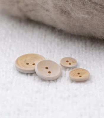 Gombík drevený bielený 14 mm