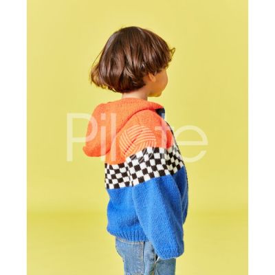 Chlapčenská bunda s kapuňou a šachovnicovým vzorom pre malých šampiónov. Bunda je upletená z vlny Pingo FIRST.