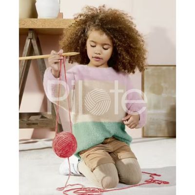 Pulóver s netopierími rukávmi upletený z priadze Phil Romance vo farbe: Amande, Gazelle a Guimauve.