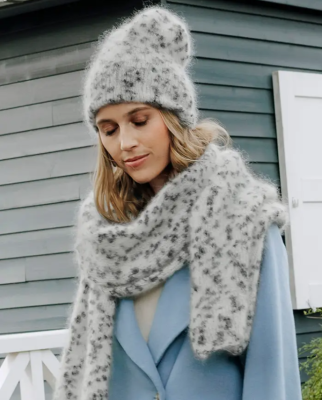 Čiapka a šál z jemnej mohérovej priadze Phil LEO, farba Dalmatien.