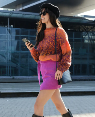 Viacfarebný dámsky pulóver zo samovzorovacej priadze Phil EASY.