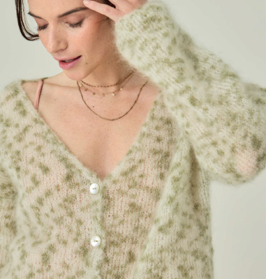 Dámsky kardigan s leopardím vzorom upletený z mohérovej priadze Phil LEO, farba Feuillage