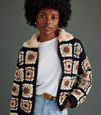 Háčkovaná bunda na zips s kožušinovým límcom. Použité priadze:  Phil PARTNER 3,5 , Phil STARLIGHT a Phil INUIT.